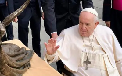 Pope Francis blesses sculpture promoting Vincentian’s “13 Houses Campaign”
